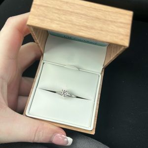 10kt white gold 3/4 carat diamond ring